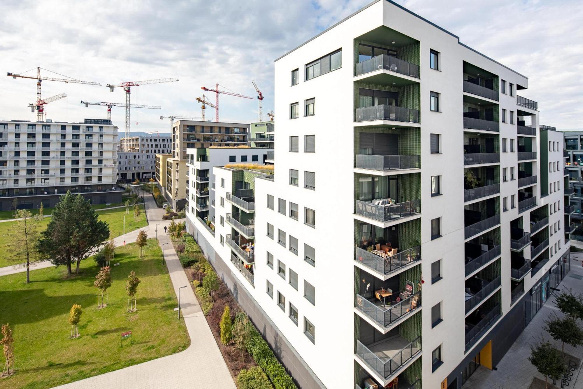 Balcony - - Super Comfy *