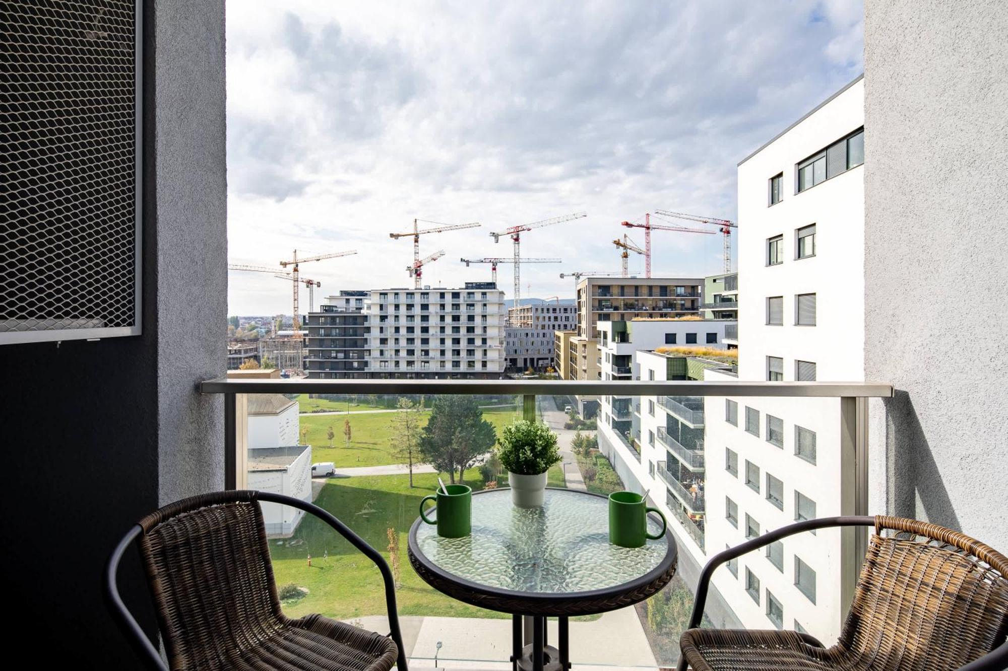 Balcony - - Super Comfy *